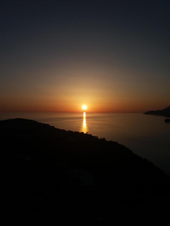Sunset Dream Guesthouse Himare Exteriör bild